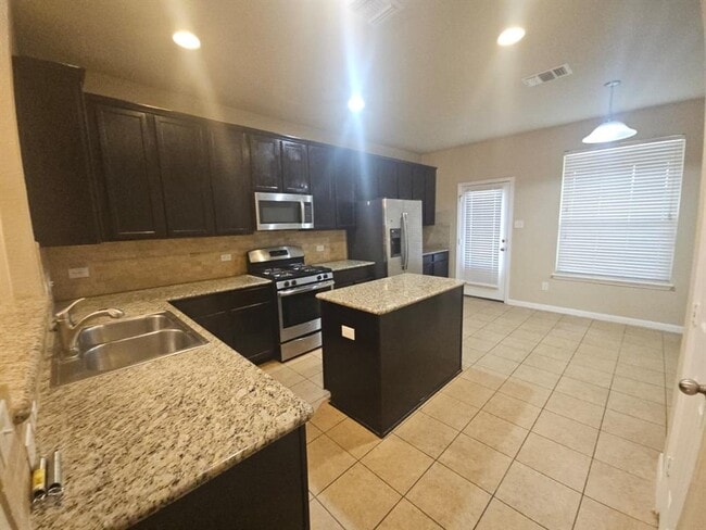 Photo - 534 Christopher's Cove