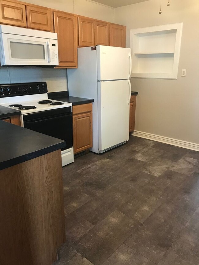 Photo - 2 BEDROOMS, 2 BATHROOMS, WITH 2 BONUS ROOMS AND A SECOND KITCHEN!