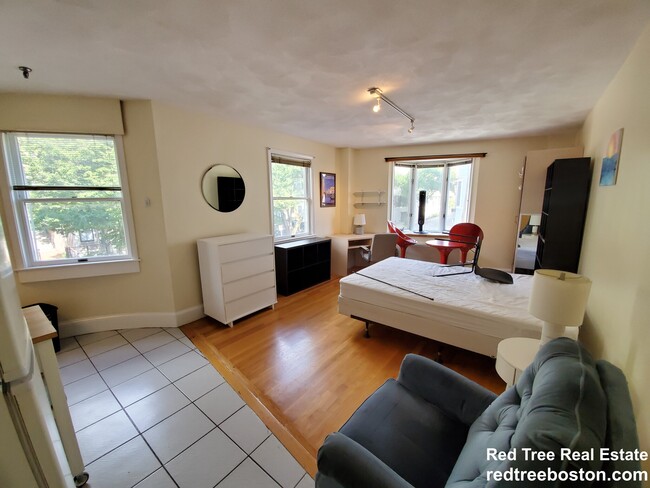 Building Photo - 12 Mt Auburn St Rental