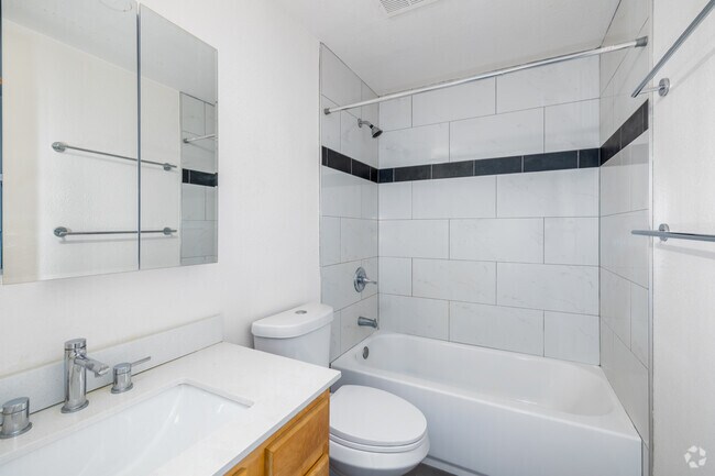 2BR, 1BA - 875SF - Bathroom