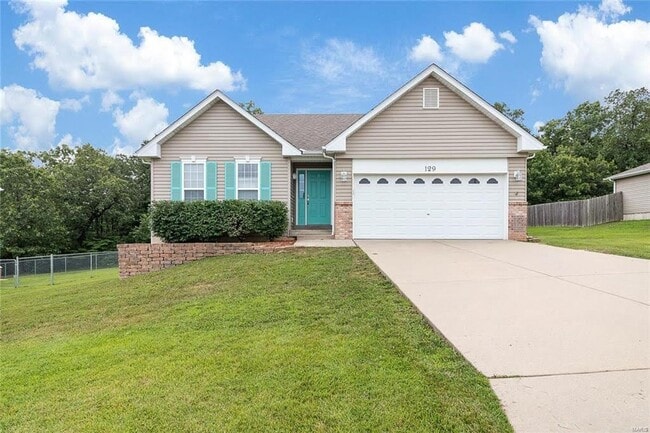 Building Photo - 5 Bed 3 Bath single family home!
