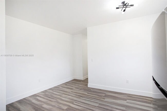 Photo - 2424 NW 7th Ct Unit 2