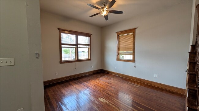 Building Photo - 702 Paschall St