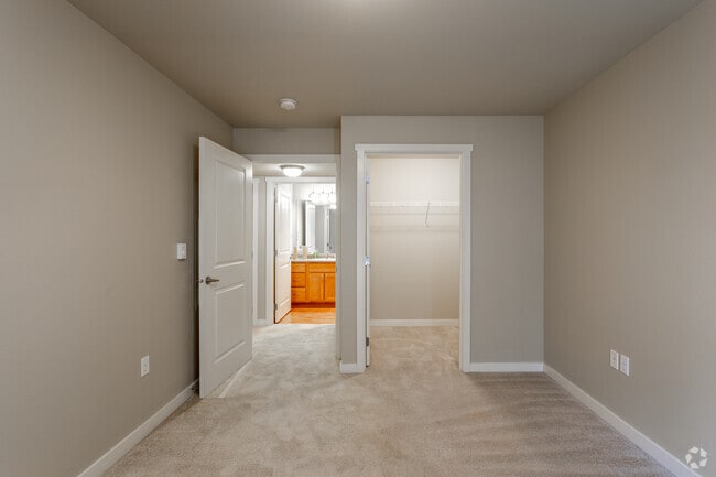 2BR, 1BA - 794 SF