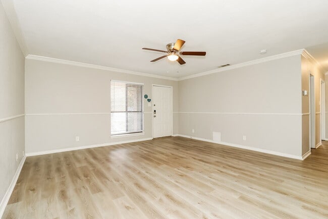 Photo - 721 Oak Grove Ln