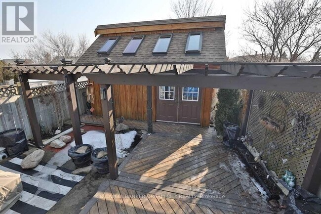 Photo - 213 Scott Rd