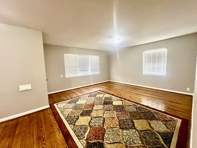 Photo - 919 Saddle Rock Dr