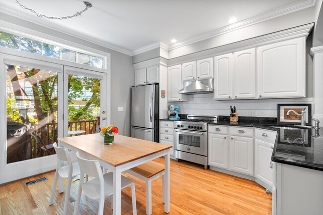 Photo - 10 S Sydney St