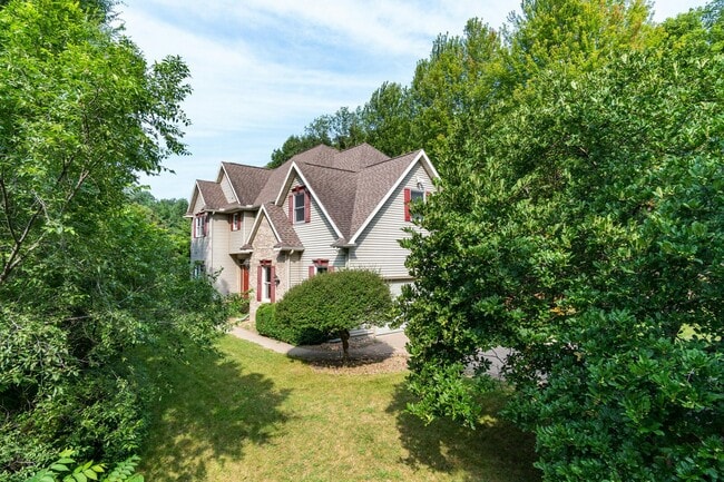 Photo - 509 Green Coulee Rd