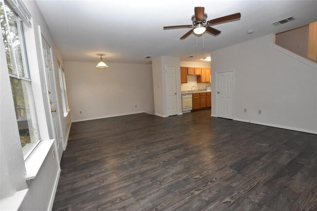 Photo - 921 Sagewood Trail