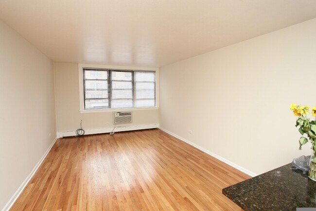 Photo - 5847 N Winthrop Ave Unit 101