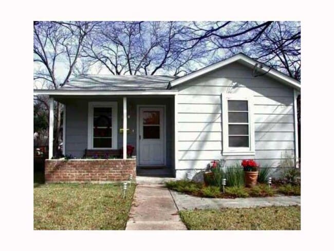 Spacious home just West of IH35. Great cen... - Spacious home just West of IH35. Great cen...