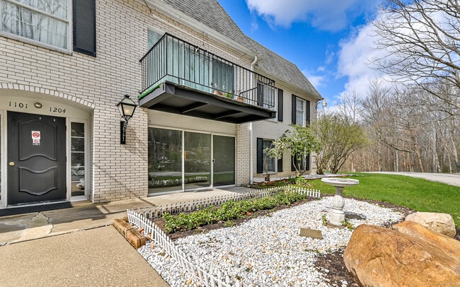 Photo - Lakewood Manor