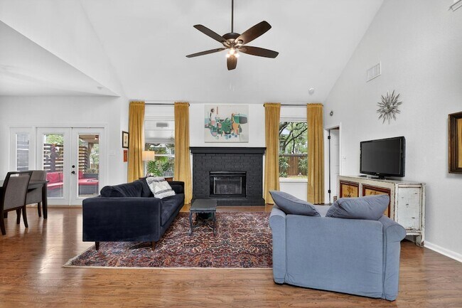 Photo - 1607 Gracy Farms Ln