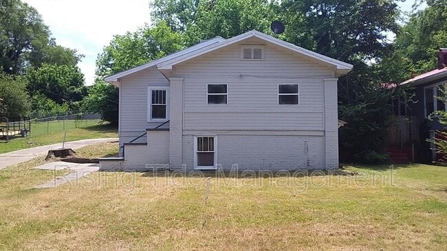 Building Photo - 511 10th Ave