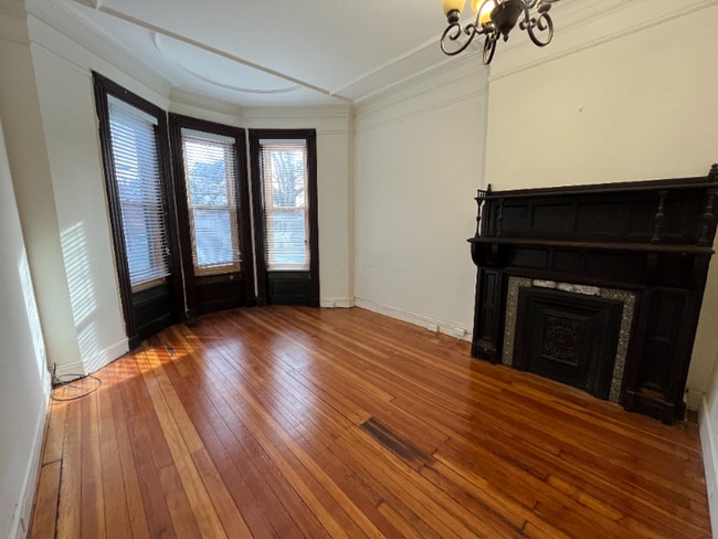 Building Photo - 33 S Lake Ave Rental