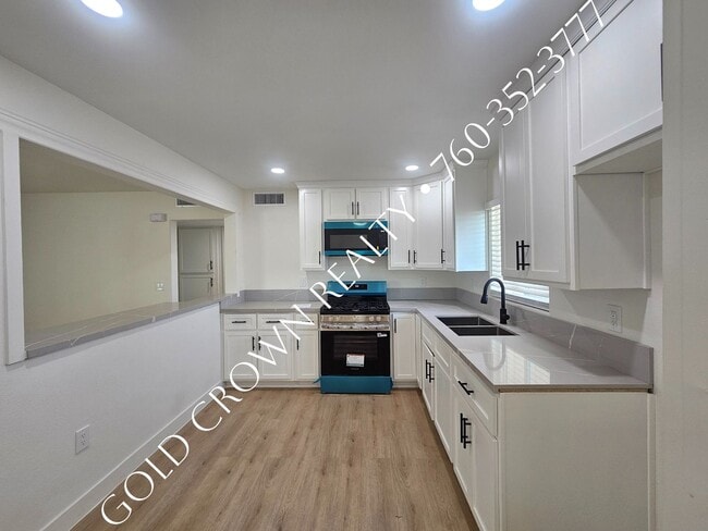 Photo - 762 Woodward Ave