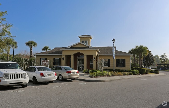 Lakewood Pointe
