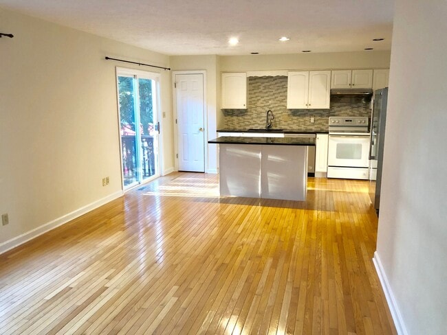 Photo - Beautiful 3 Bedroom Townhome In Bloomfield/Shadyside. Ideal Location. Available Late August.