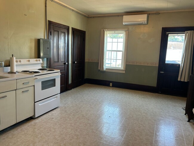 Photo - 27 W Seminary St Unit Apt. 2