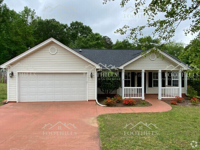 Building Photo - Beautiful 3-Bedroom Brick Home with Sunroo...
