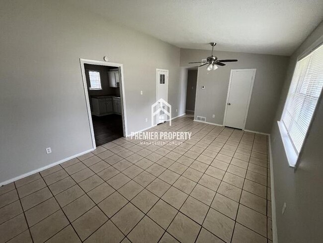 Photo - 2990 Camden St