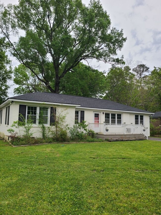 Building Photo - Comfortable Living in the Heart of Goose Creek