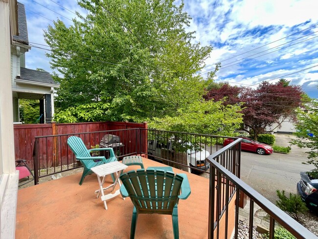 Photo - Lovely NE  3 Bed 2 Bath - King Neighborhood - A/C, Garage and Location!