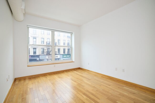 Photo - 318 Knickerbocker Ave