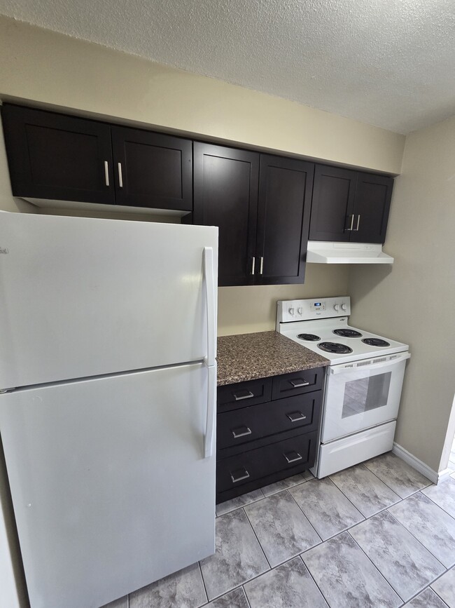 Building Photo - 87 Westwood Dr Unit 302