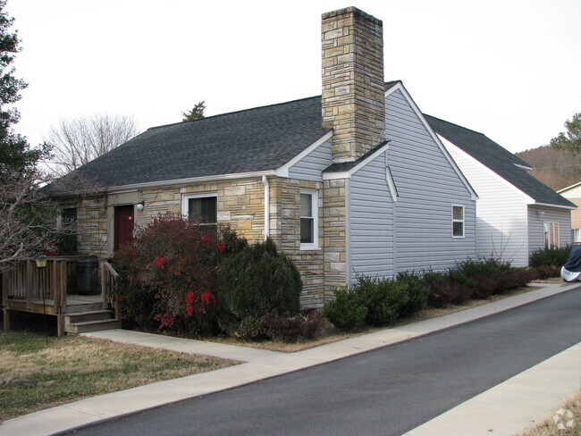 Building Photo - 2515 Plateau Rd Unit Apt #A