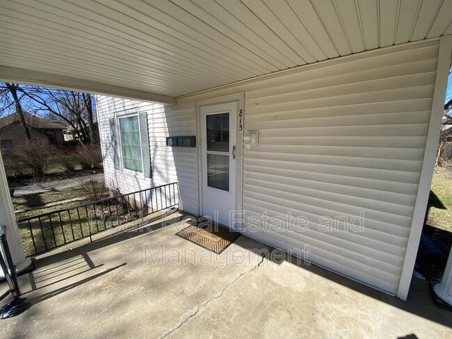815 Evergreen St SE
