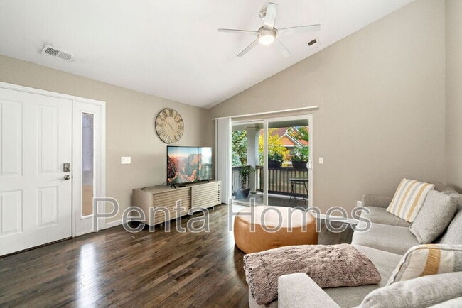 Building Photo - 4635 Hahns Peak Dr Unit 204