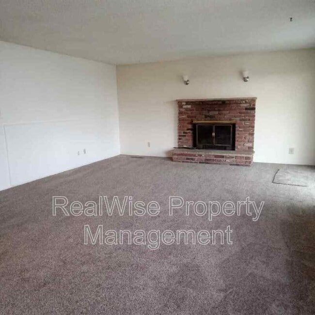 Photo - 725 Frances Ln