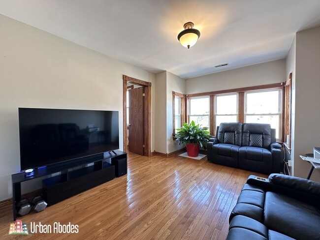 Building Photo - 3532 N Elston Ave Unit A00C