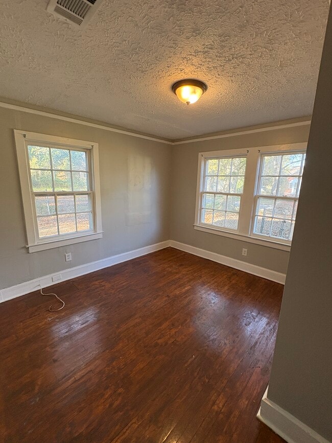 Photo - 1982 Johnson St