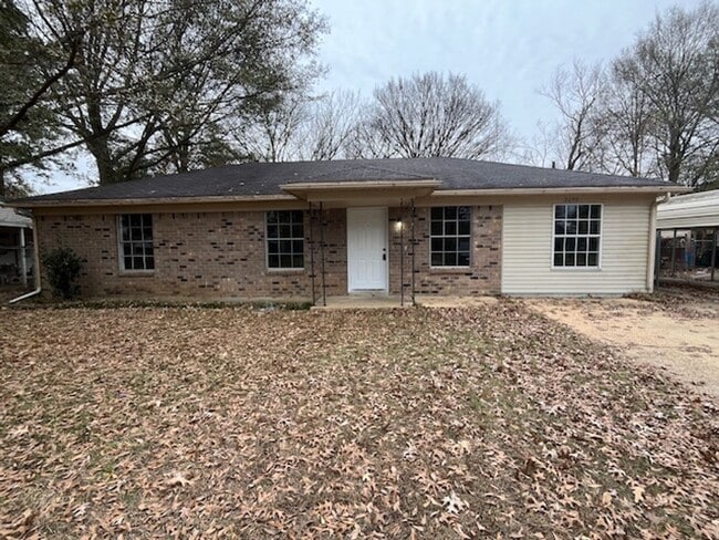Building Photo - Renovated 3 Bedroom 1 Bath Home for Rent! with Detached Garage!