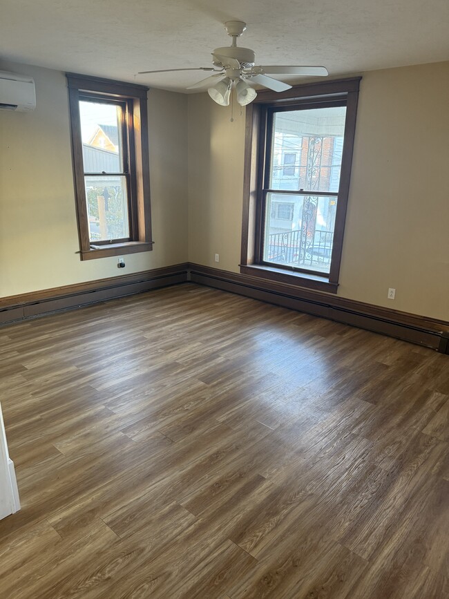 Photo - 46 S Main St