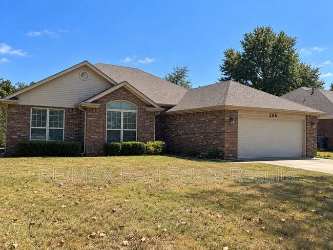 Photo - 306 Old Forge Dr