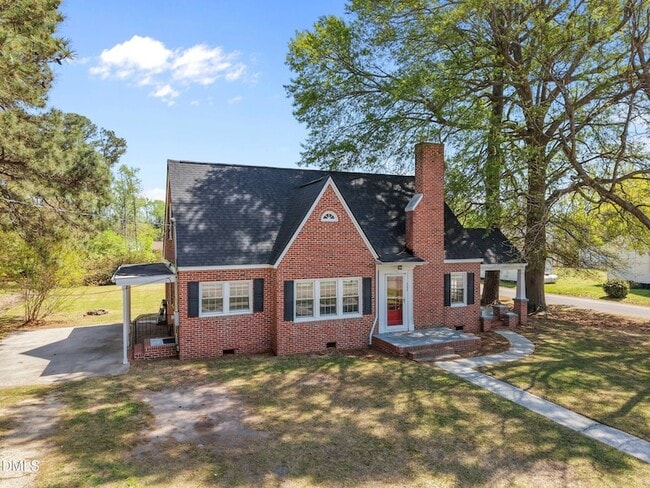 Photo - 302 W Main St