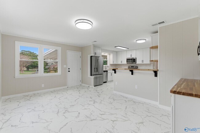 Photo - 400 Harolds Dr NW