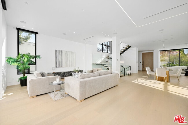 Photo - 316 S Oakhurst Dr