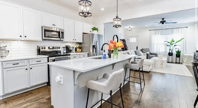 Photo - Beautiful 3/2 Available June 1st!