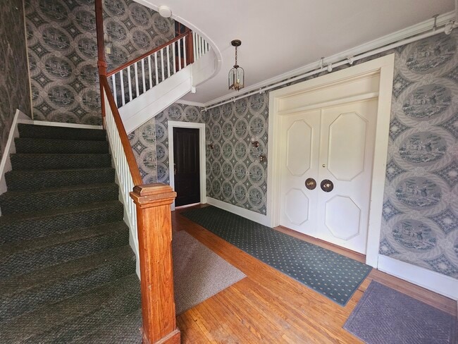 Photo - 333 W 6th St