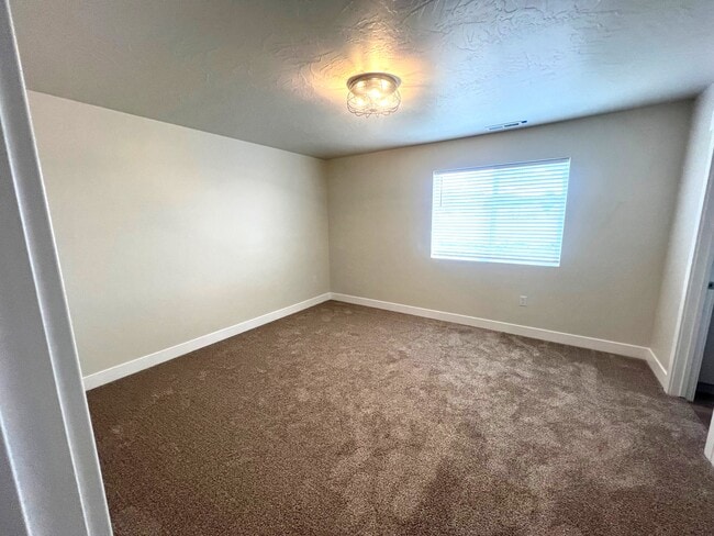 Photo - 3199 W 1625 N