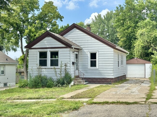 Building Photo - 1722 Pershing Ave Rental