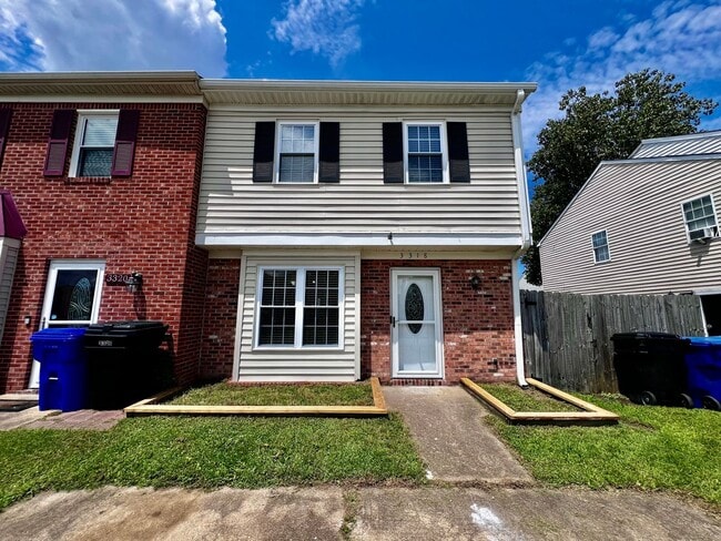 Building Photo - Beautiful Corner Lot Townhome in the heart...