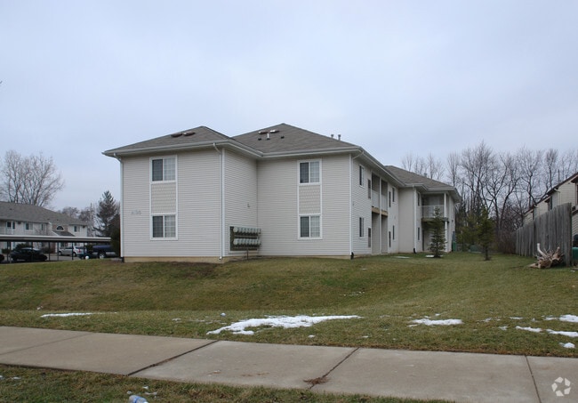 Pinewood Club Apartments - Pinewood Club Apartments