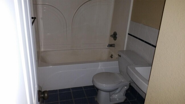 Photo - 932 E College St