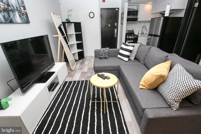 Photo - 2135 Walnut St Unidad 304